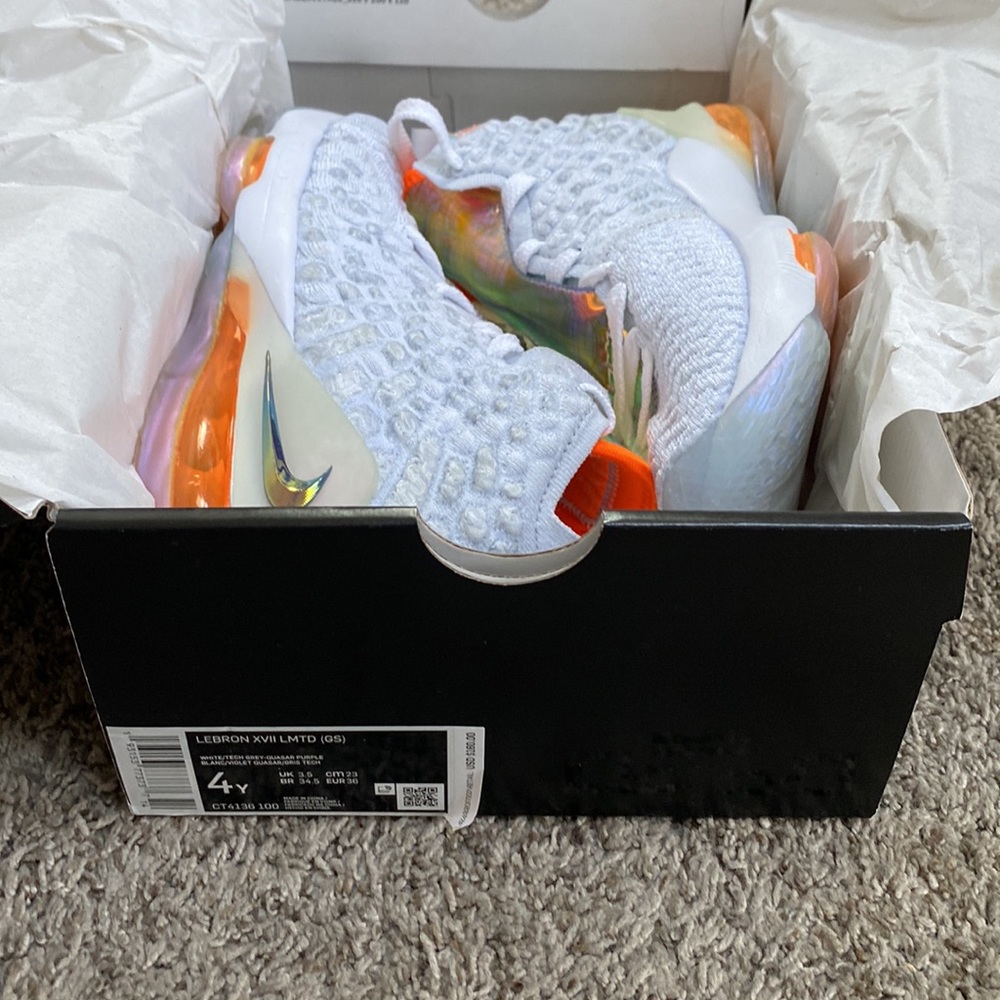 Lebron XVII LMTD - Picture 6 of 6